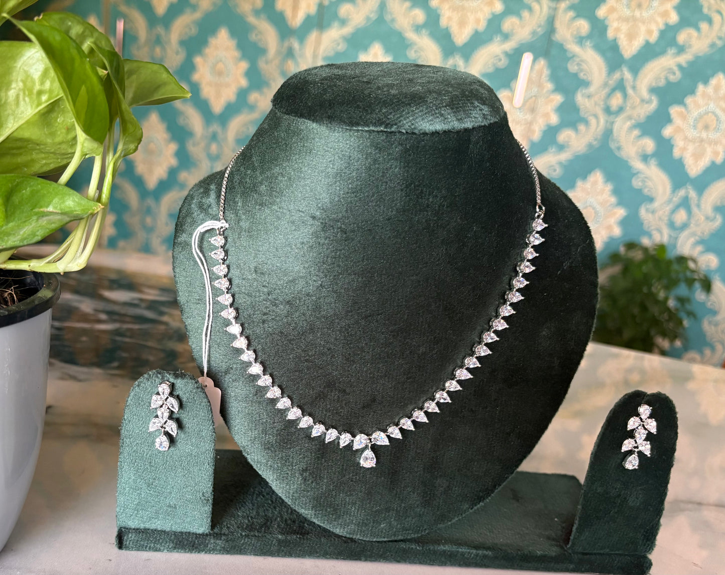 Stone necklace set