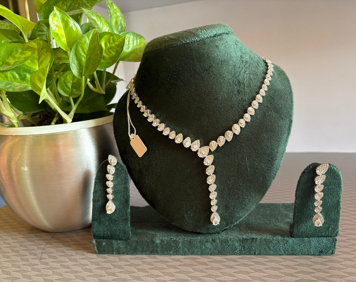 Drop stone necklace set