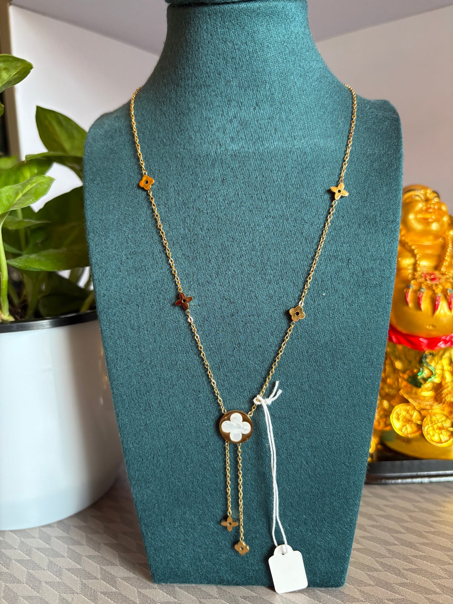 Anti tarnish chain with charms in the chain