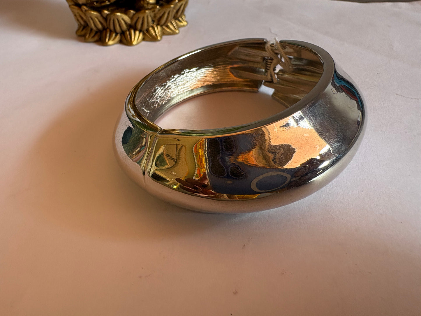 Oval shape bracelet