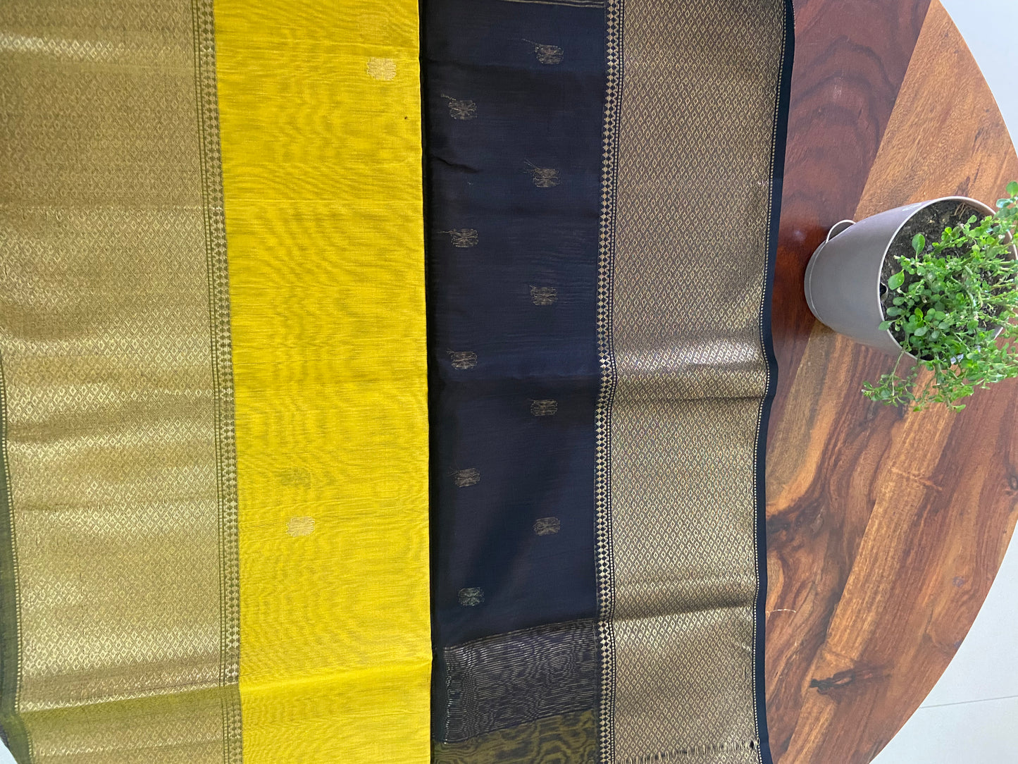 Maheshwari silk cotton with zari butti saree