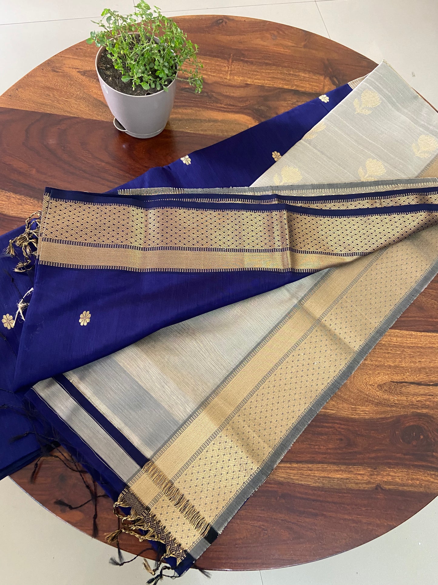 Maheshwari silk cotton zari butti saree with big border.