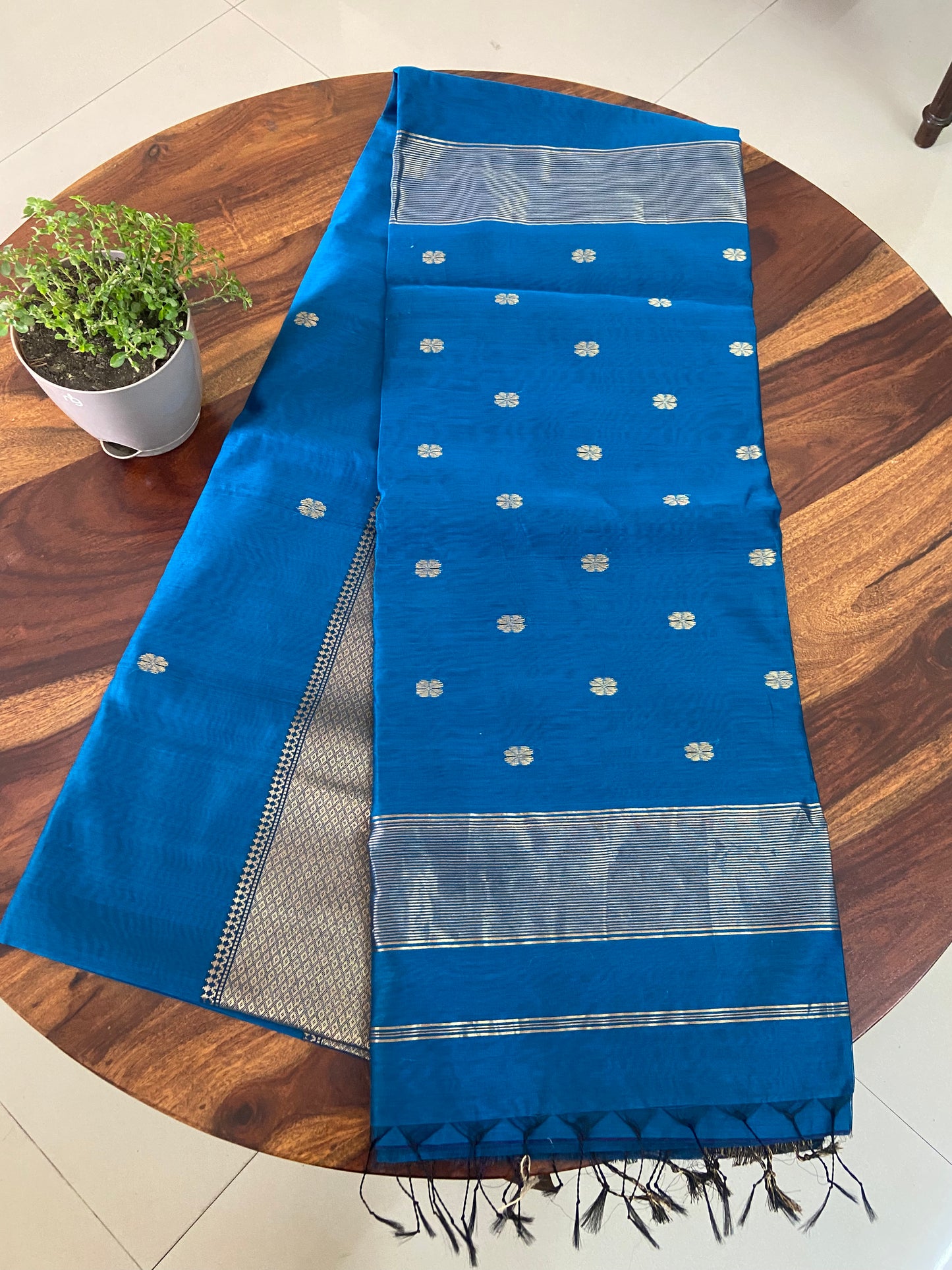 Maheshwari silk cotton zari butti saree.
