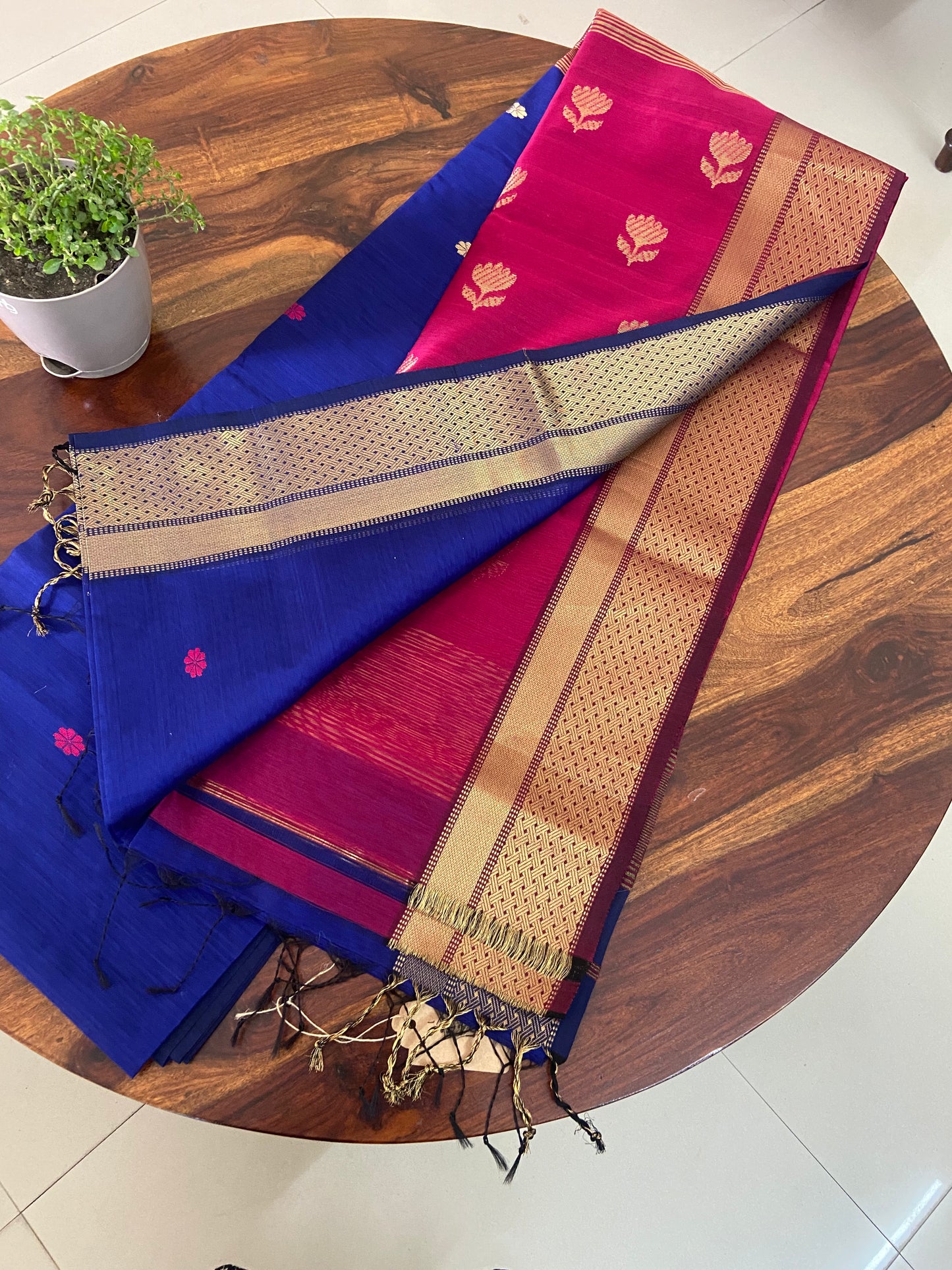 Maheshwari silk cotton butta pattern saree with big border
