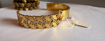 Bangle bracelet