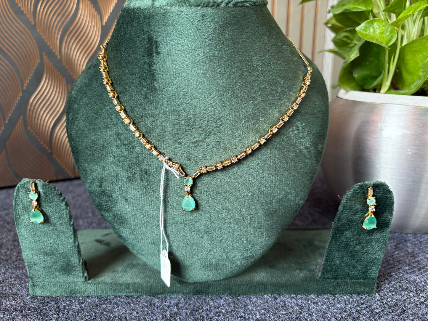 Mint green necklace set features