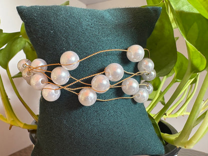 White beeds bracelet