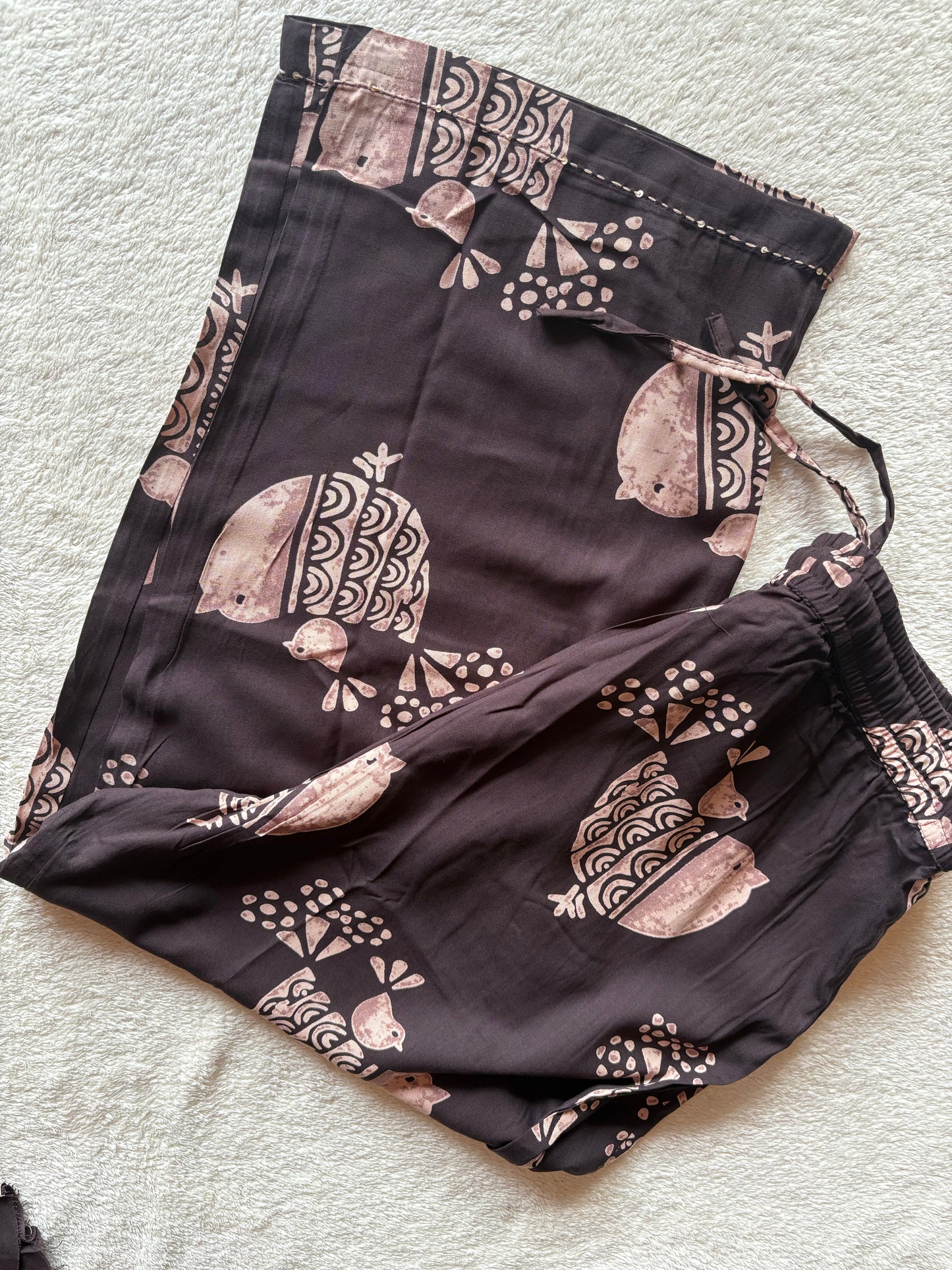 Brown code set with bird printing