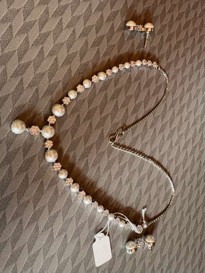 Pearl and white ad stone necklace