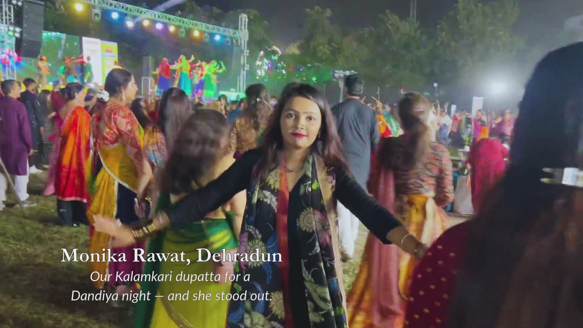 Load video: Customer in Kalamkari Dupatta Dancing in Dandhiya